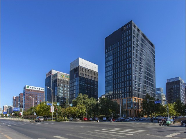 重庆大量的精品女装服装货源哪里定制比较好